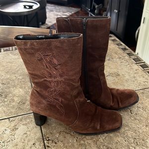 White Mountain suede boots.